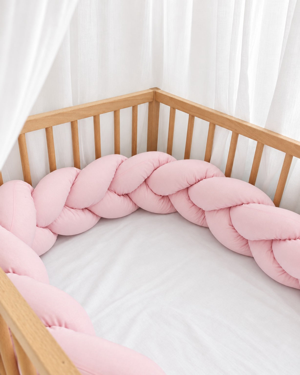 Baby roza pletenica za dječji krevetić