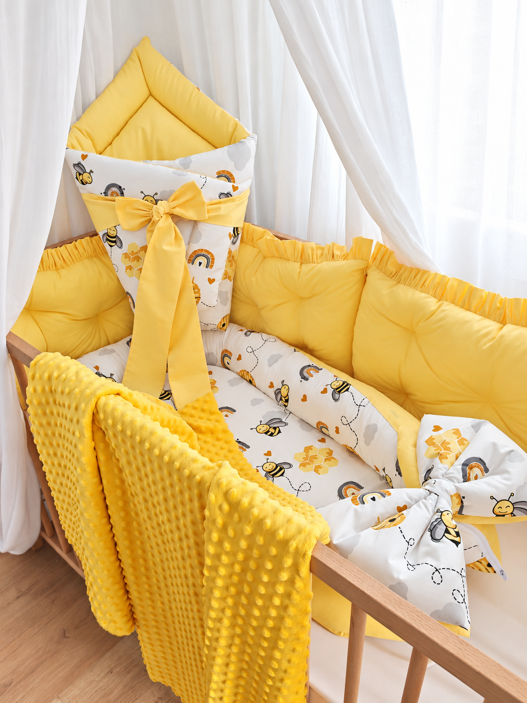 Set 4u1 Pčelice žuta – komplet u dječjem krevetiću